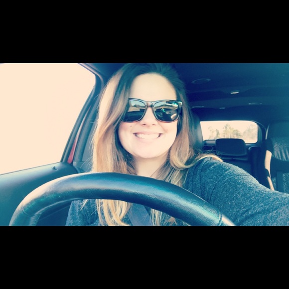 Meet your Posher, Brittany - Picture 3 of 4